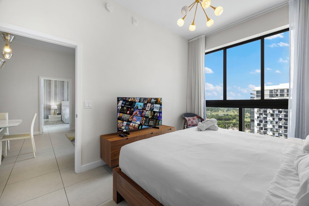 Spacious 2-Bedroom Condo at Doral Park