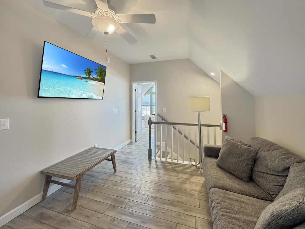 Pass Time - Beachfront for 24