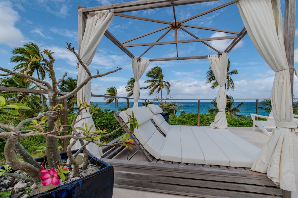 Seaduced - Brand New Luxury Beachfront Estate With Pool 4 Bedroom Home