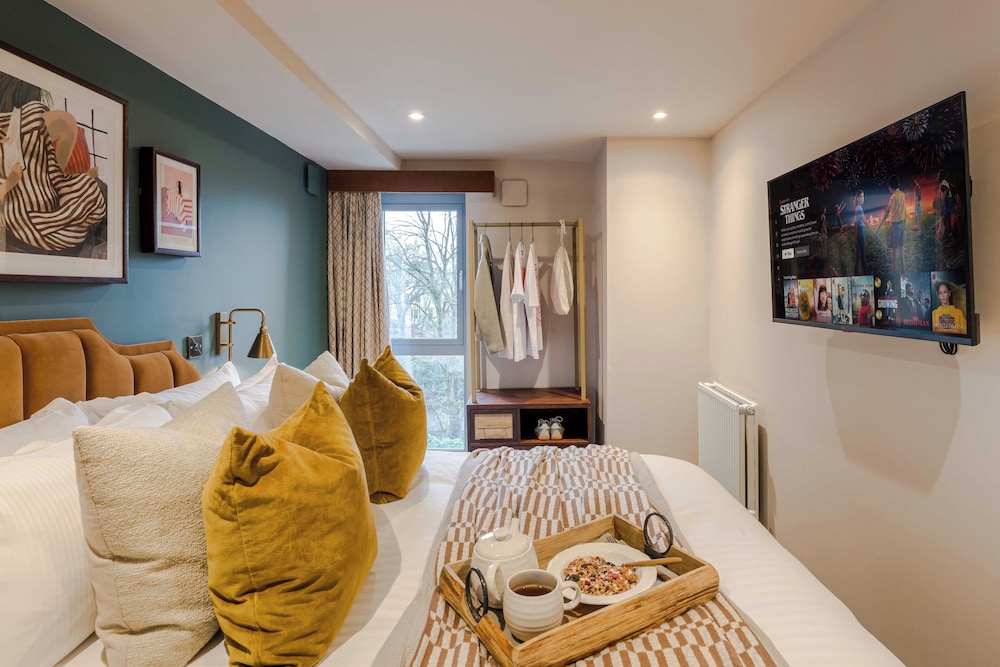 Waterside Living I Luxe Apartments