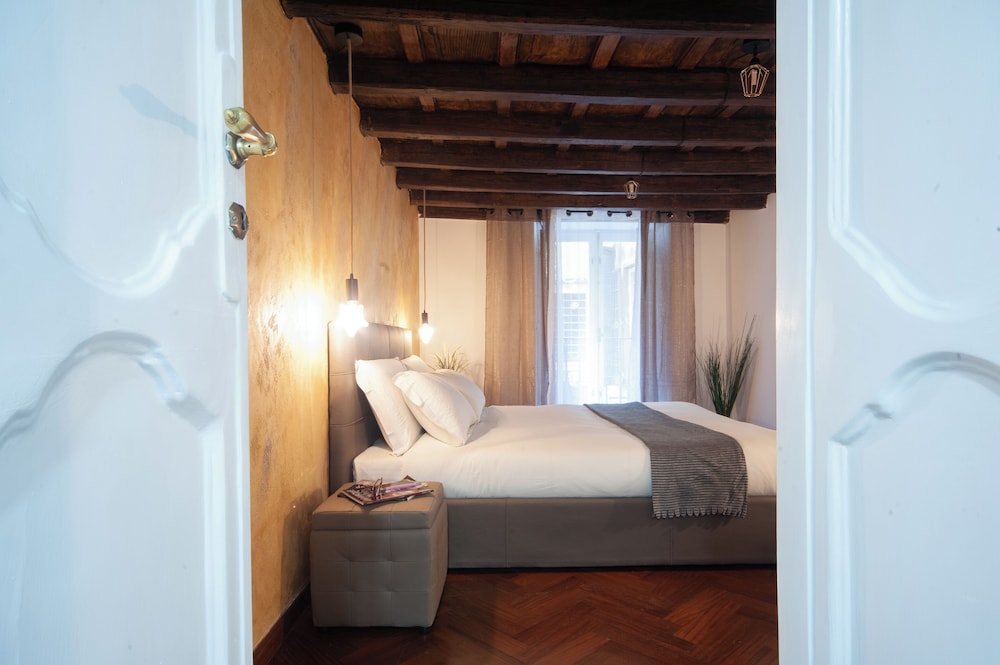 navona jacuzzi apartment