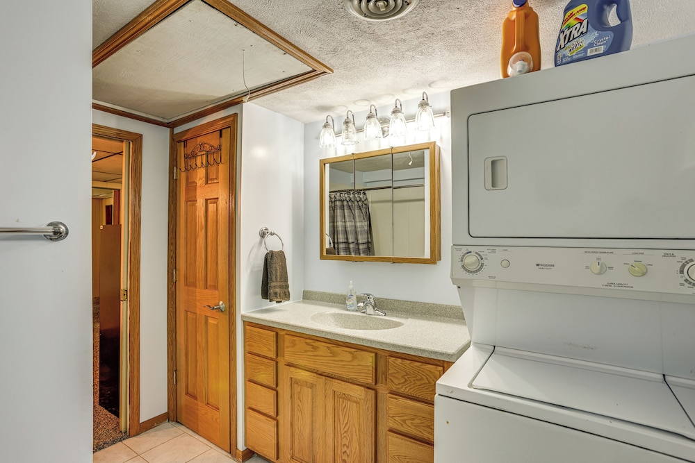 Lakefront Home w/ Deck: Central Michigan Escape!