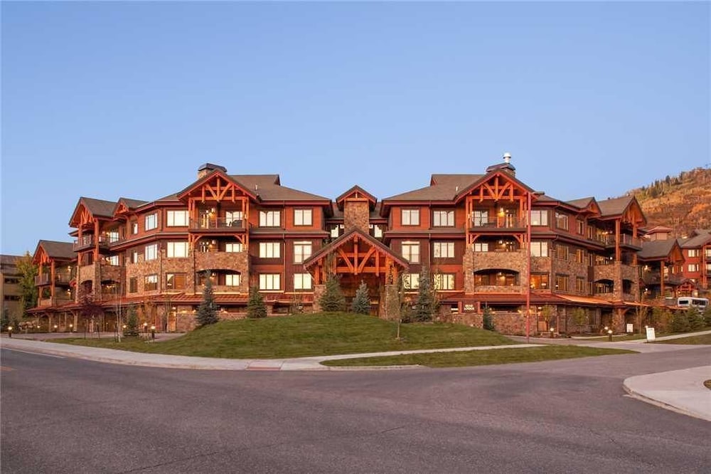6116 Bear Lodge, Trappeur's Crossing Apartment 2