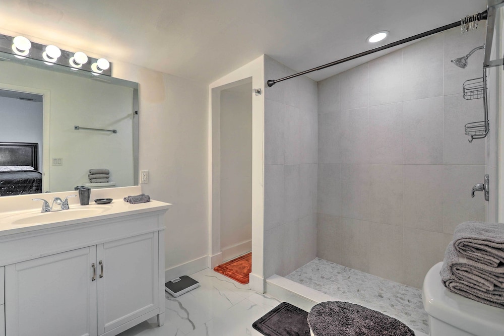 Pet-friendly Miami House ~ 8 Mi to Beaches!
