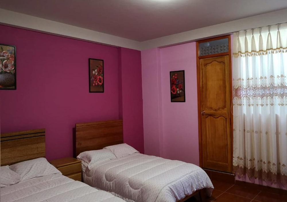 Cusco Hospedaje Living Traveling view 2