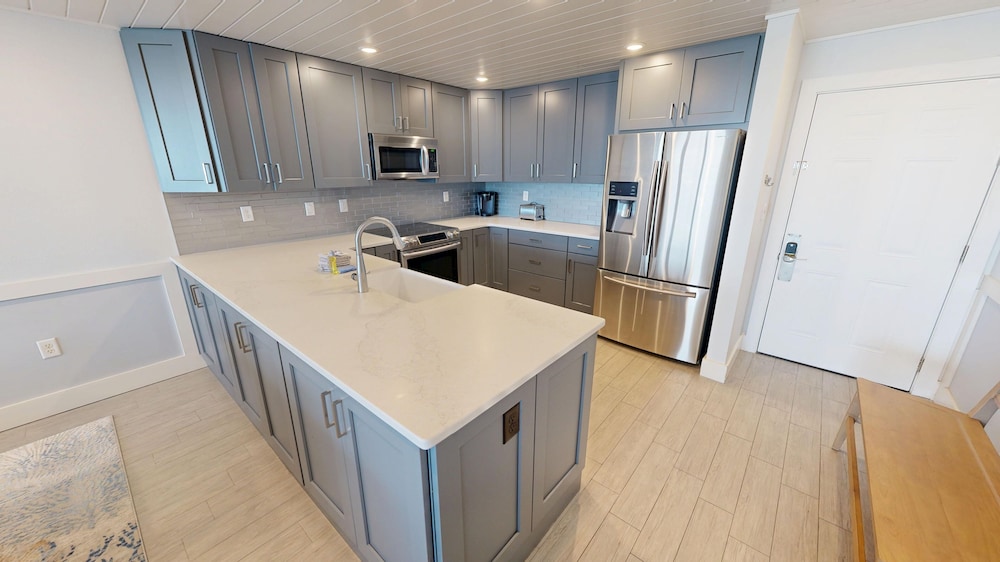 Dolphin Point 604c 2 Bedroom Condo