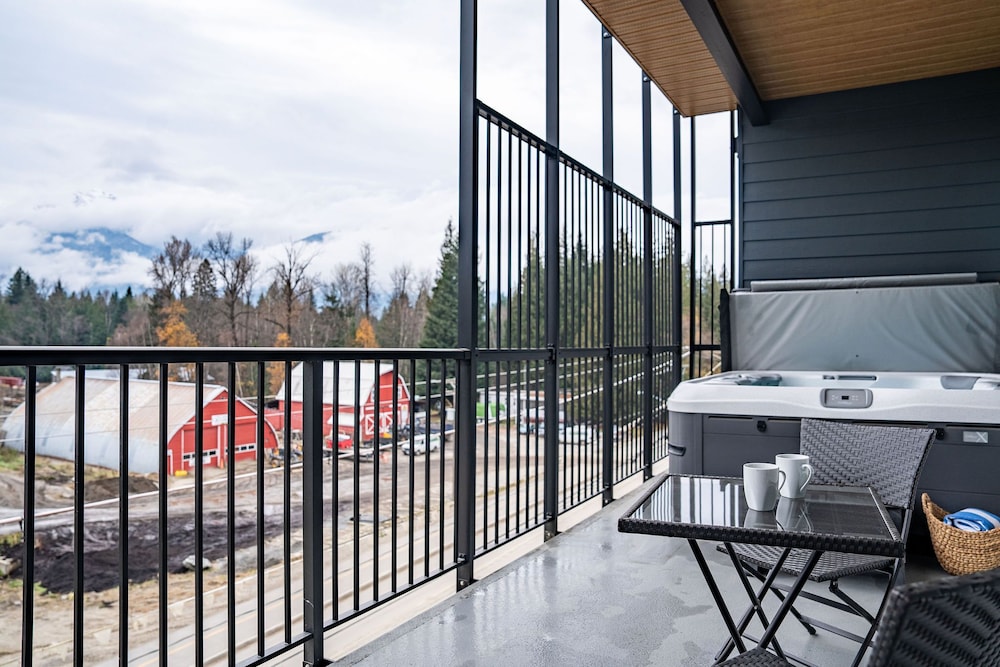 Bogey Bear Penthouse RevelstokeVacations