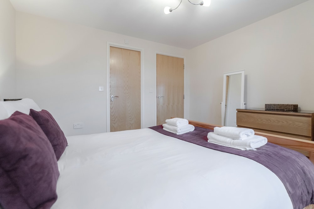 Guildford Vacations - Roomspace Apartments-Courtyard Guildford - Property Image 1