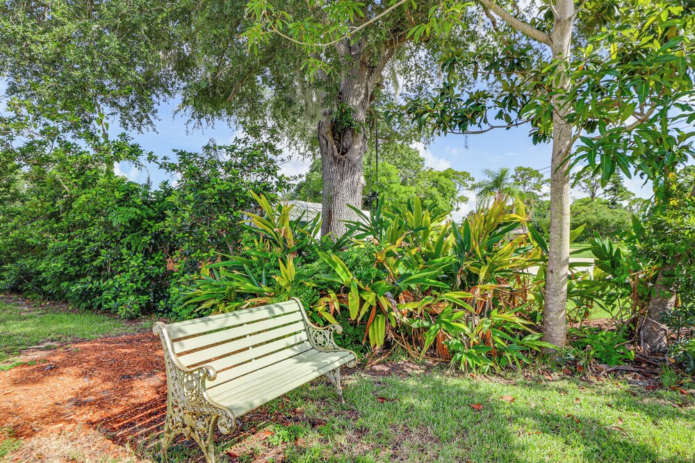 Lovely Retreat: Walk to Manasota Key Beach!