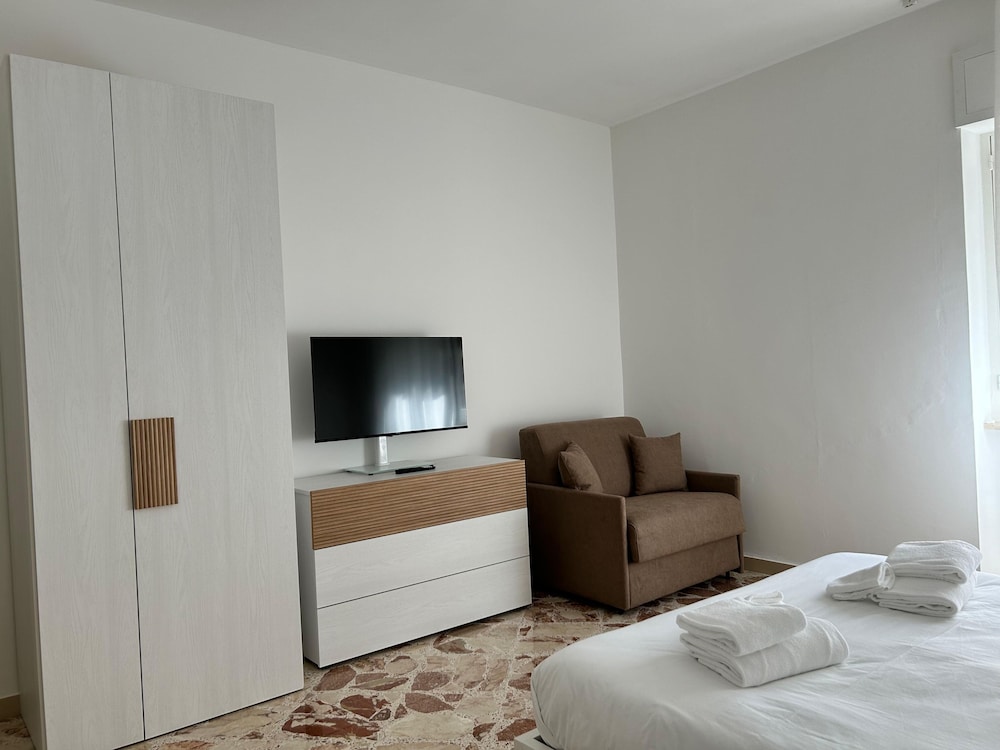 My50s in Monopoli With 4 Bedrooms and 2 Bathrooms