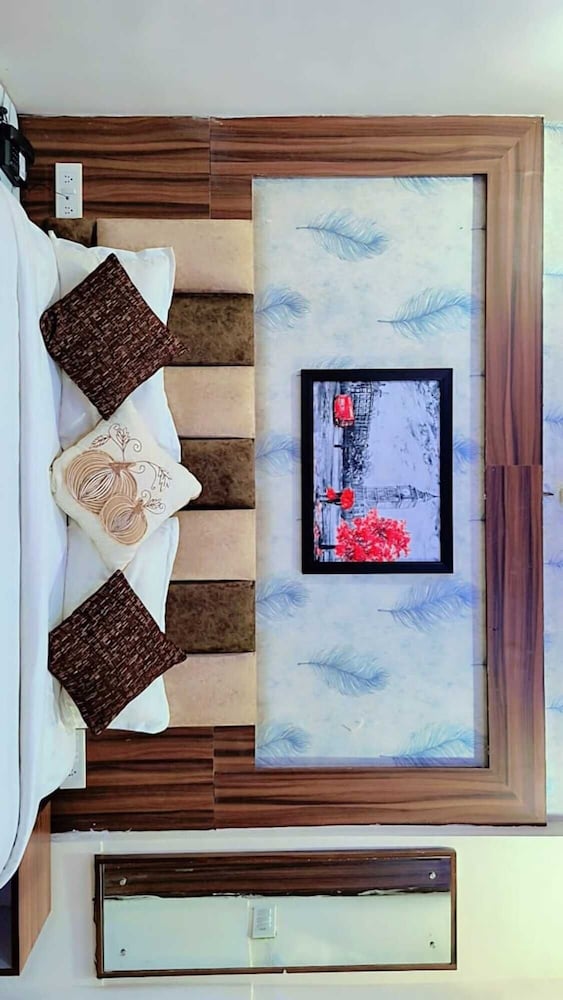 HOTEL SRG INN