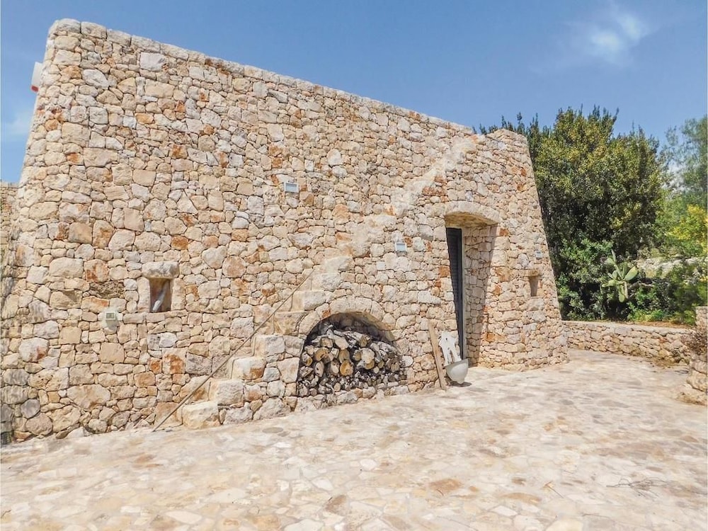 Li Fani Luxe Pool Stone House