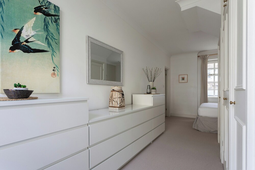 Bathurst Mews III by Onefinestay