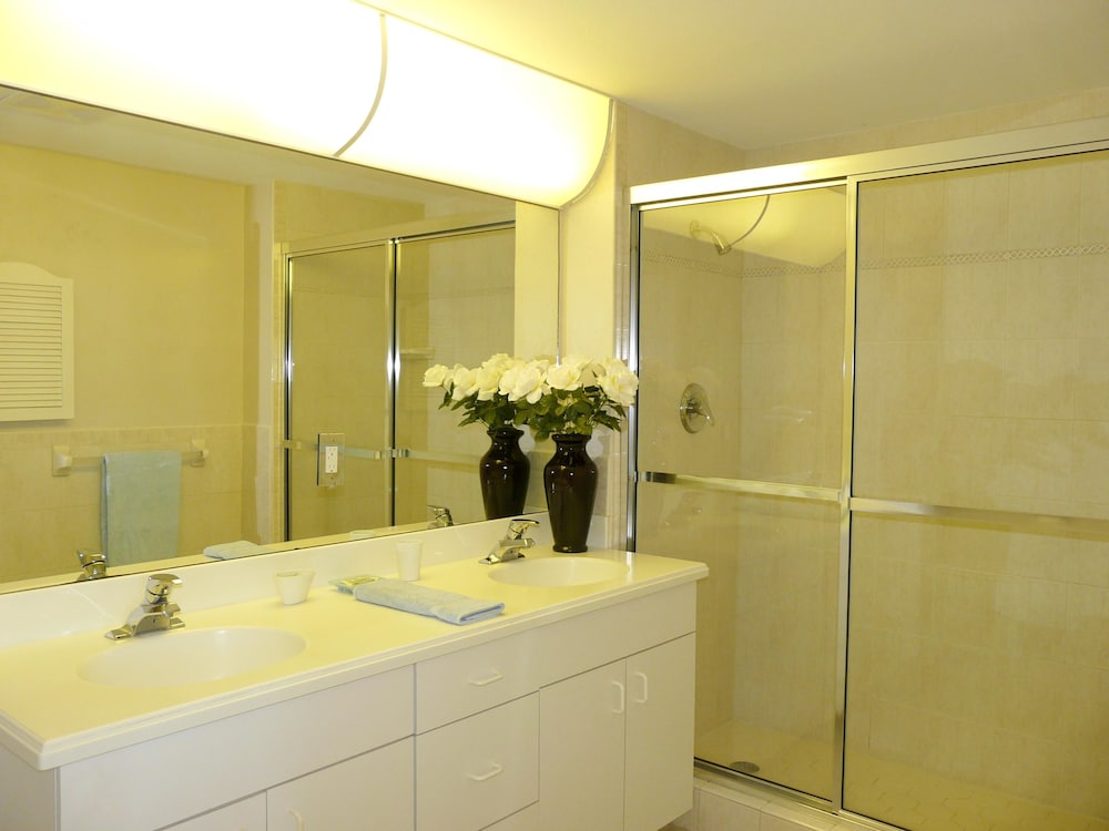 Sunny Beachfront Condo With Pool and Sw-facing Balcony