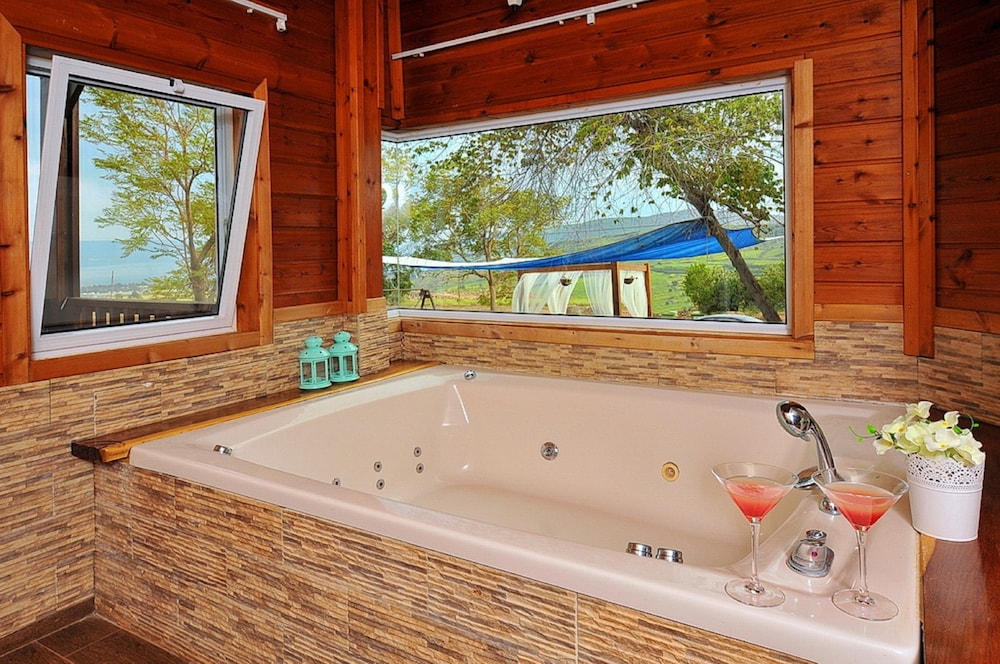 Mul Kineret Suites