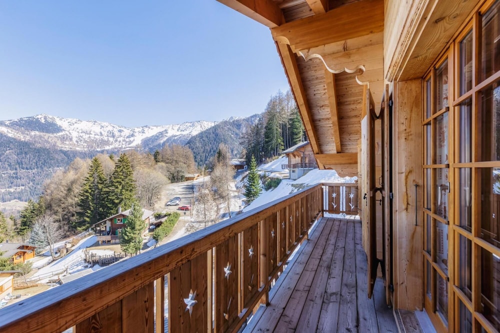 Chalet Coucou - Luxury 10 pax Chalet With Incredible Views Garage