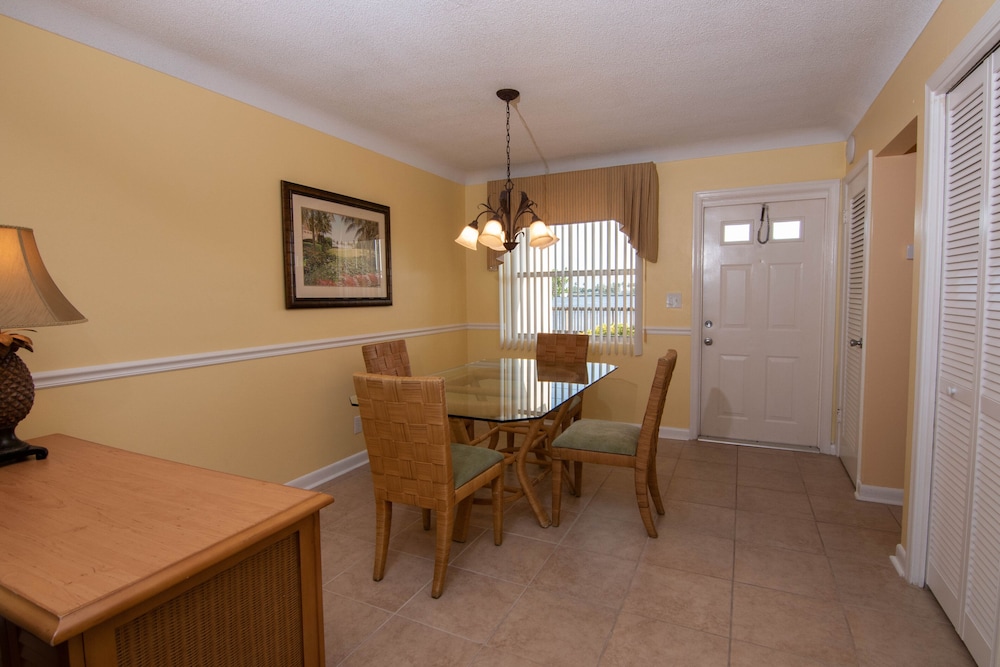 Palm Beach Waterfront Suites