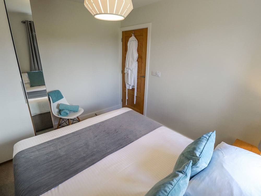 Lily-pad Lodge