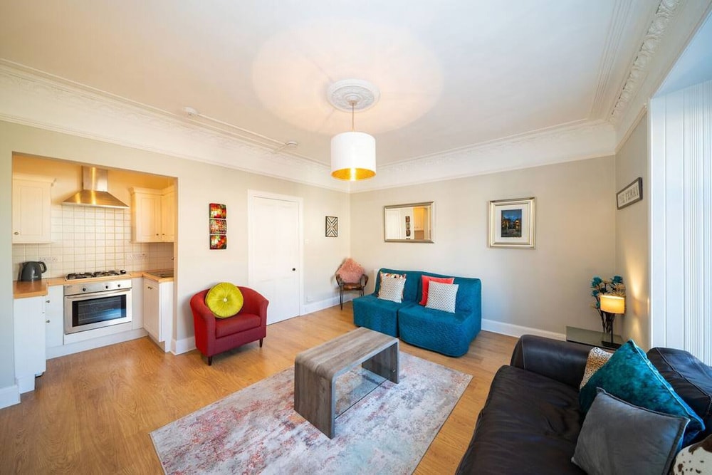 Manor Place - Convenience Style view 4