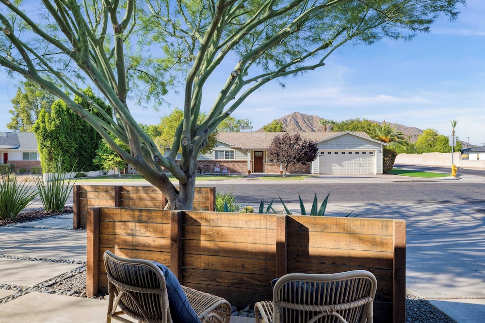 Near Camelback Mtn, Old Town, Trails, Golf + Spas w/ Pool, Hot Tub Camelback Casa by Avantstay