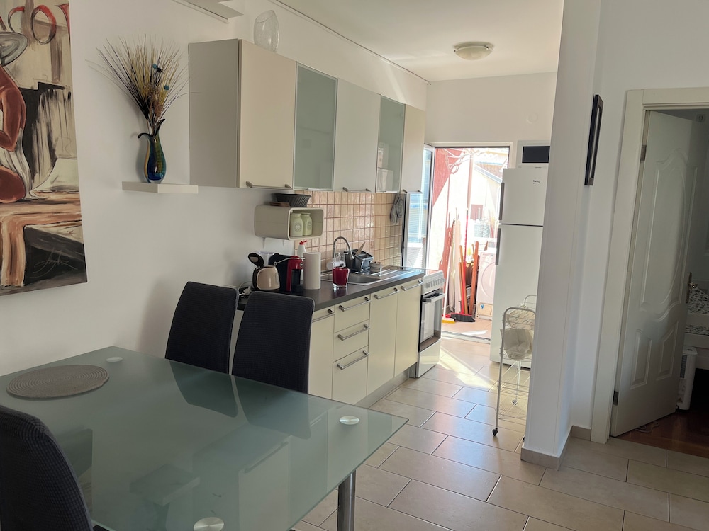 Modern Seaside Apartment With Balcony - Erika