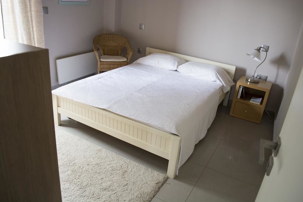 Seafront House photo 4