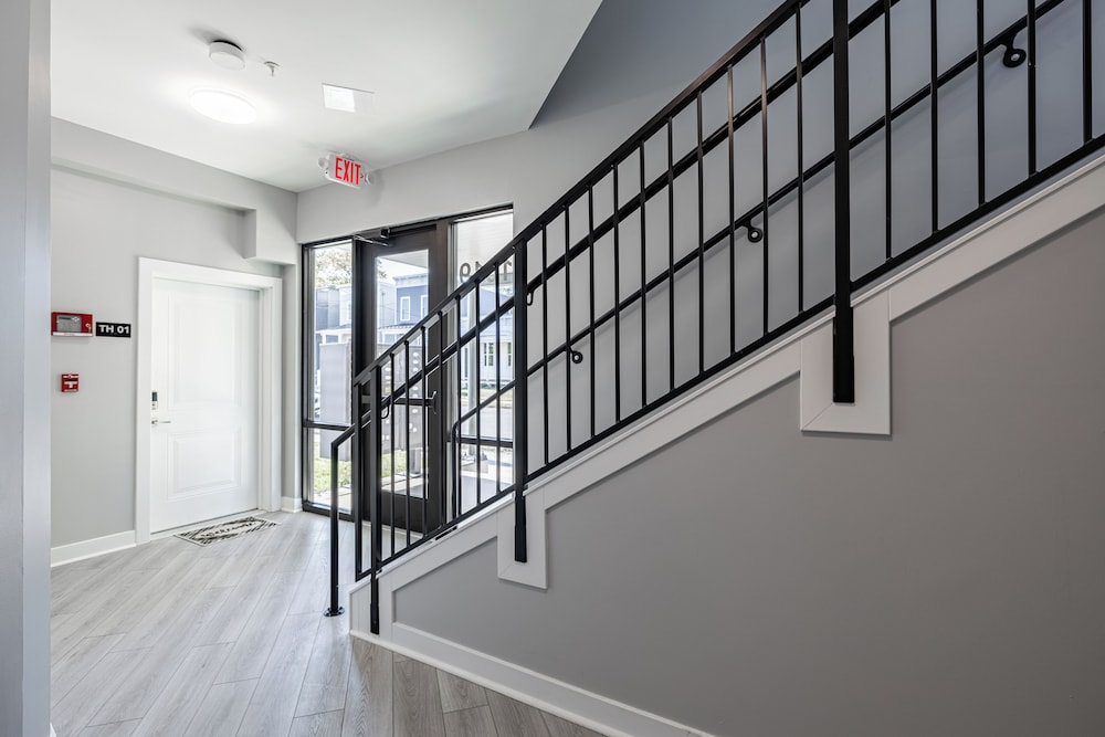 Capital City Apt - 101