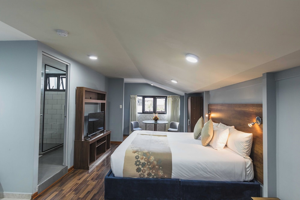 San Pedro Apartments