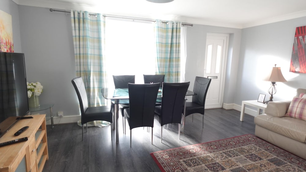 Huku Kwetu - Brentwood Townhouse
