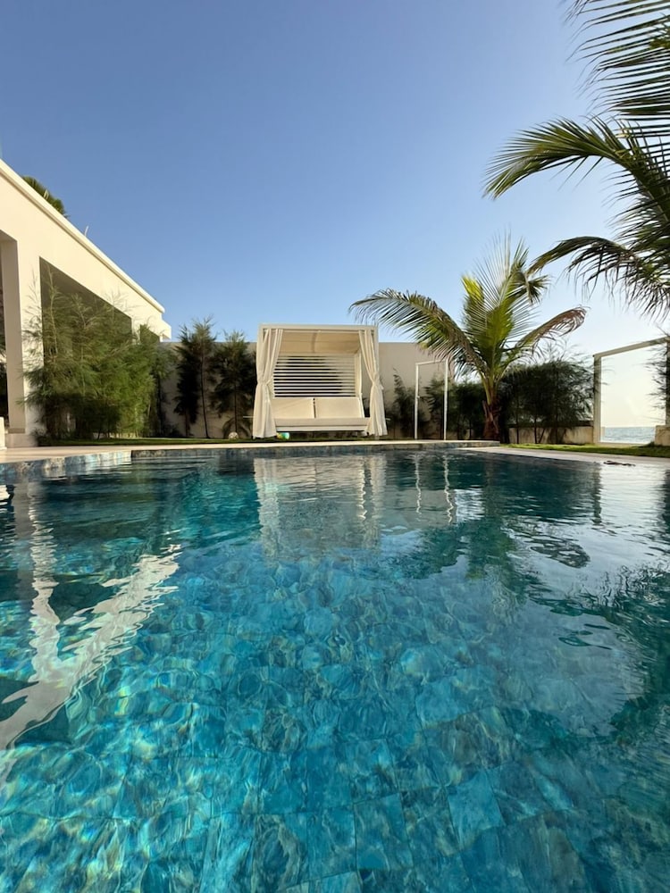 Villa Italia Somone Luxury Hotel