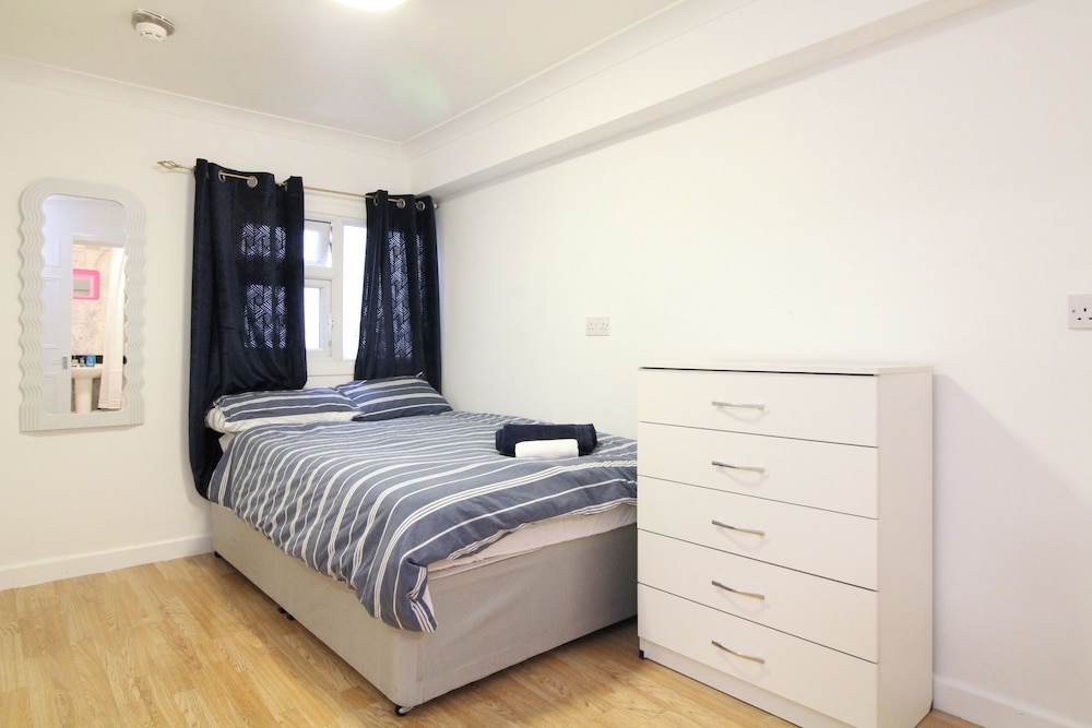 City centre apartment - flat 3 view 3