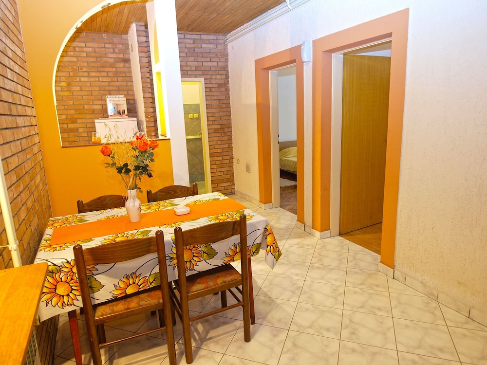 Apartment 977 view 4