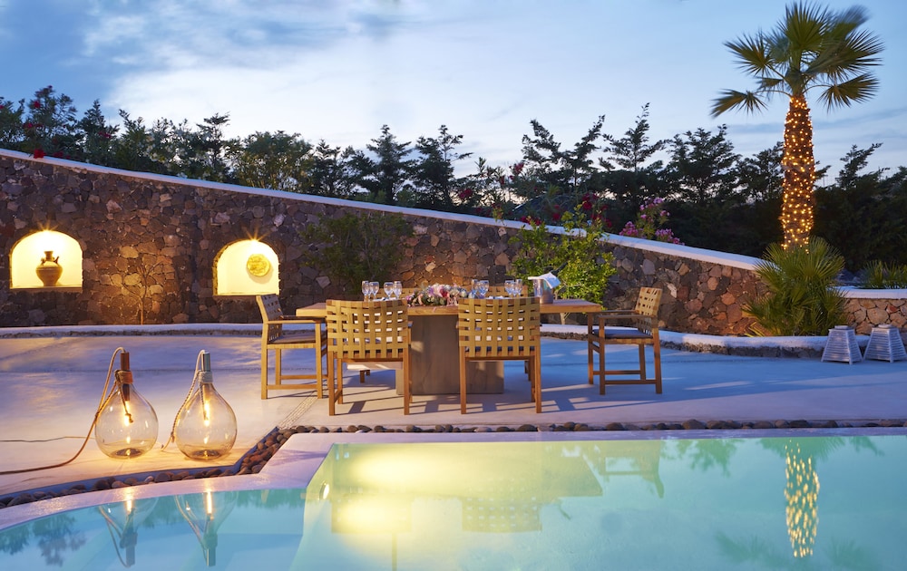 Amor Hideaway Villas