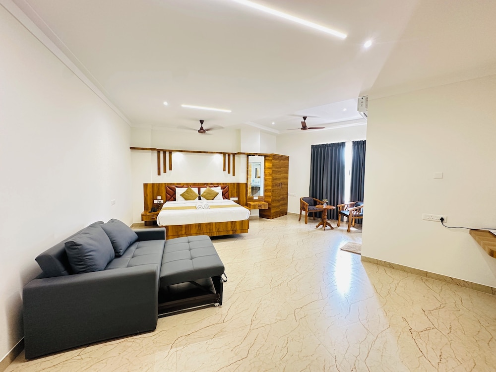 Shambhavi Hotel & Convention Centre