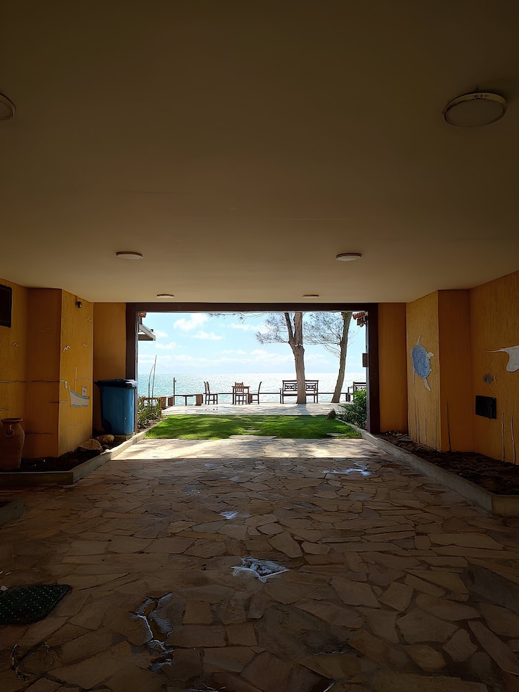 Casa DelMare Cond. com saída na praia
