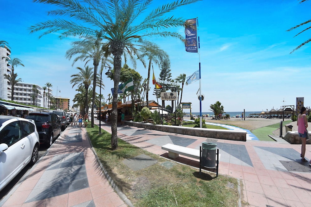 Zenplaya bajo 8 Playa Bajondillo view 5