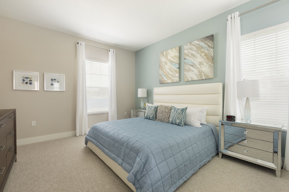 Summerville Vacation Homes by Columbia Management