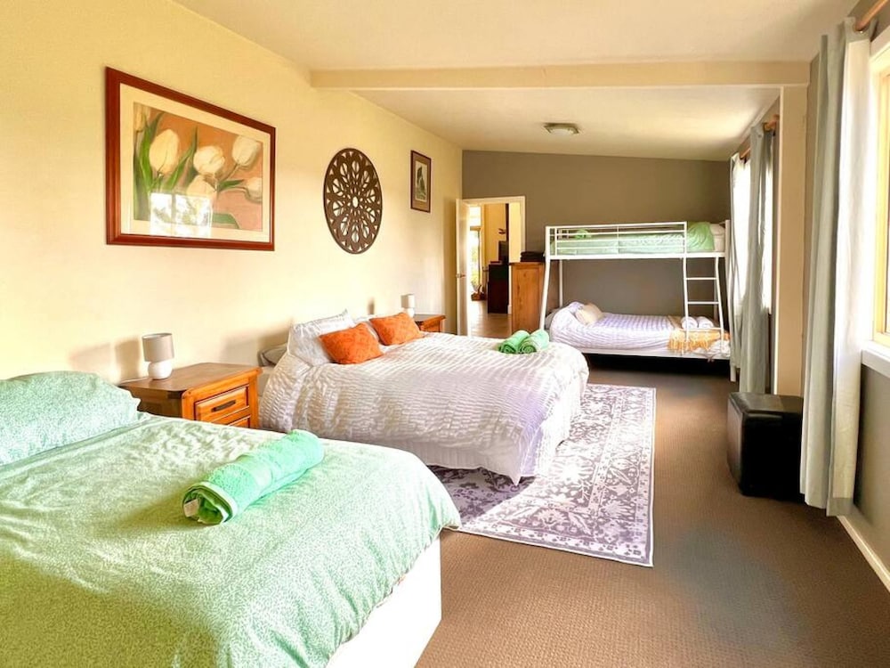 Blue Wren Barn Huge Spa - Country Escape