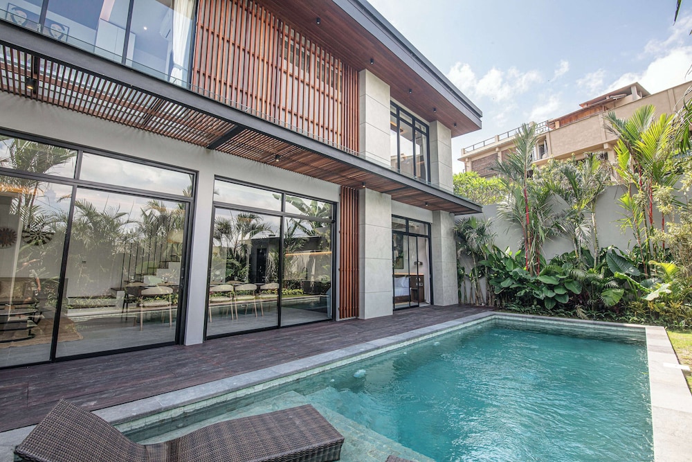 Exquisite 5BR Canggu Villa Steps From the Beach