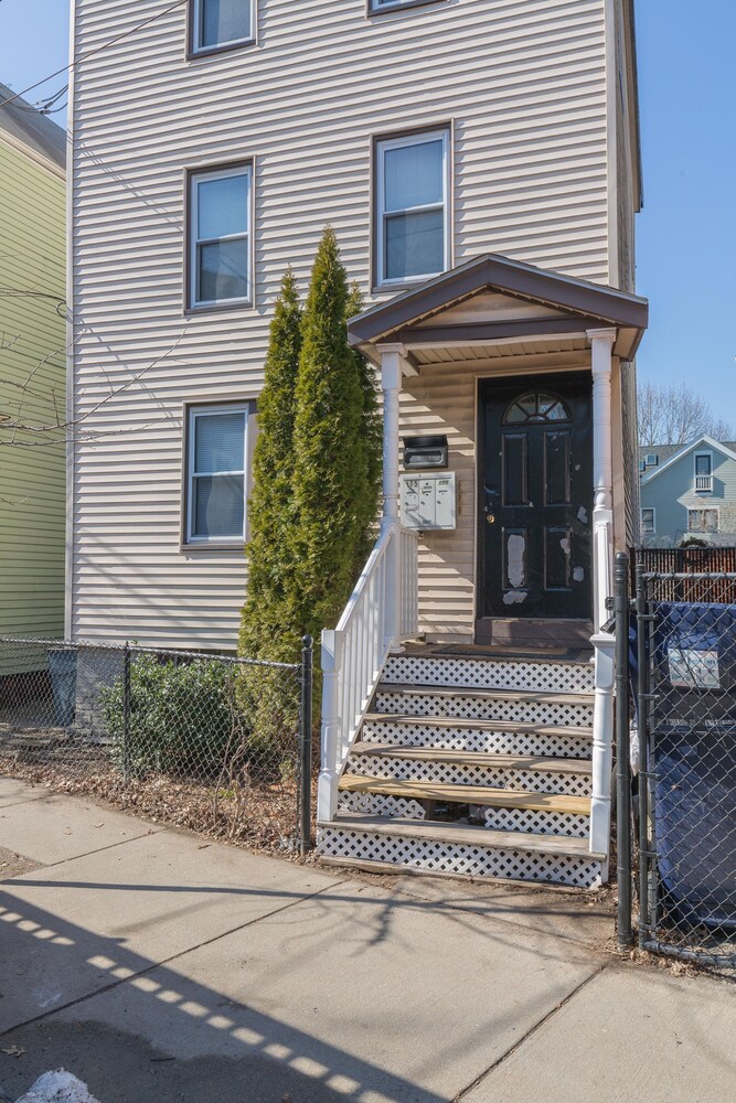 Kendall Square Apartments by Next Star