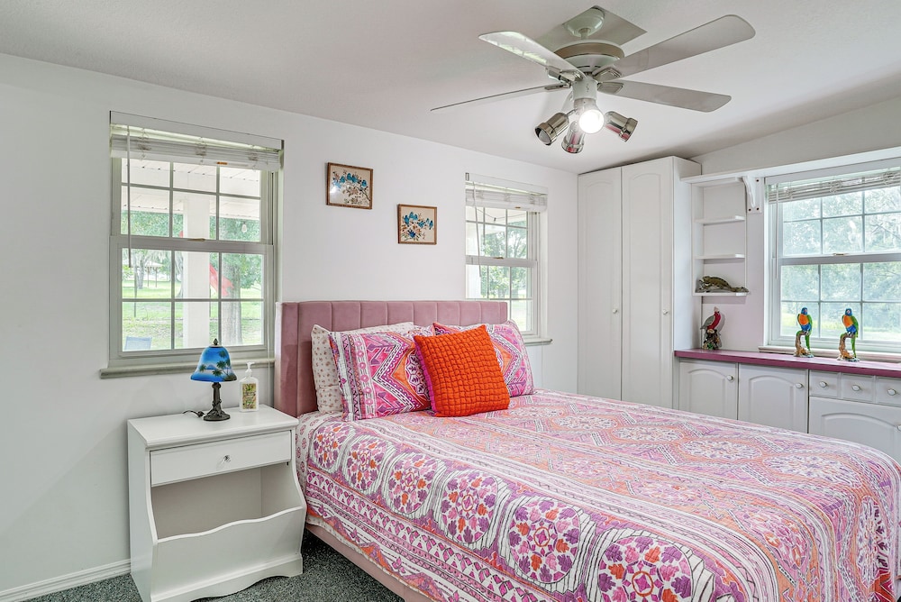Pet the Sheep! Rural & Spacious Polk City Retreat
