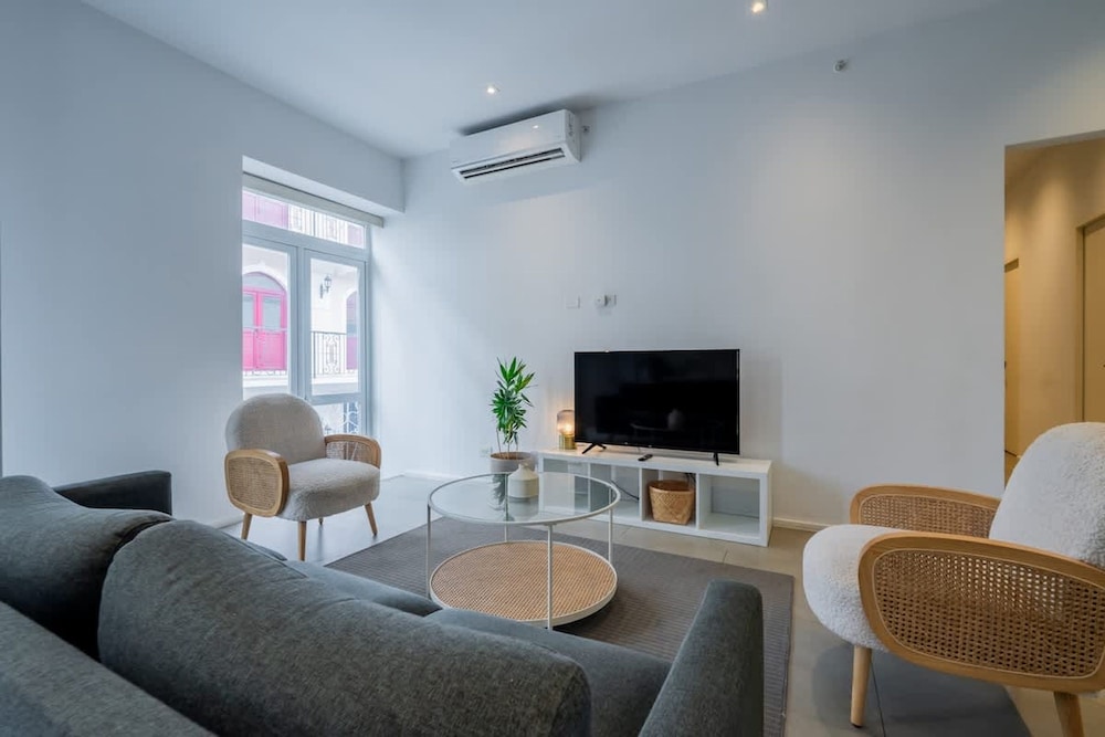 w Marvelous 2BR w Rooftop Pool In Casco Antiguo