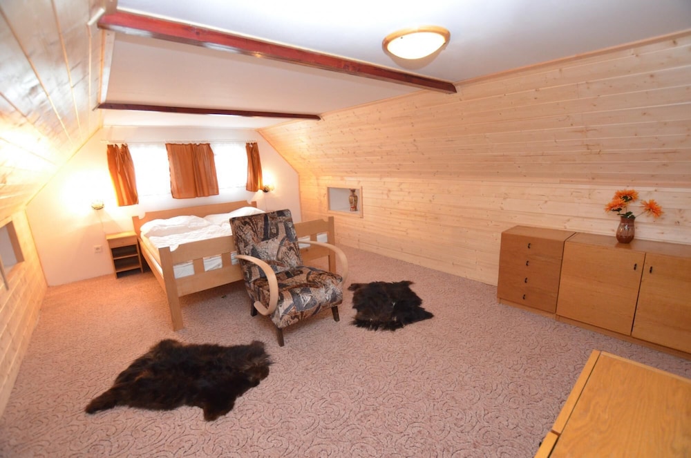 Poolincluded Chalet Peha