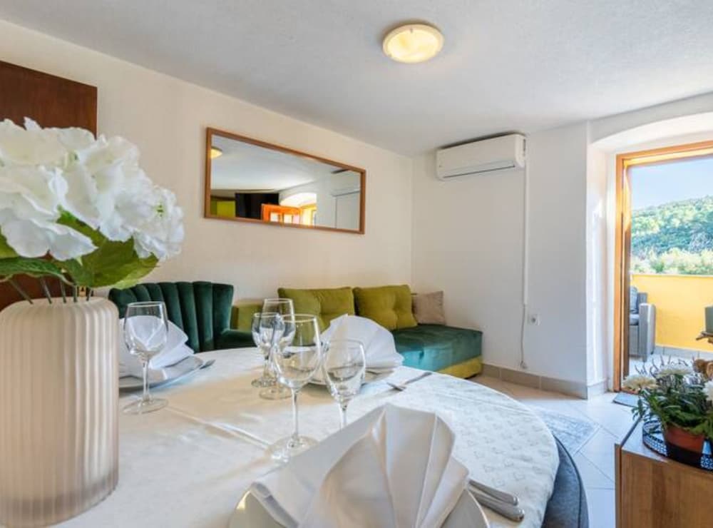 Sunny Side Apartment Loreta