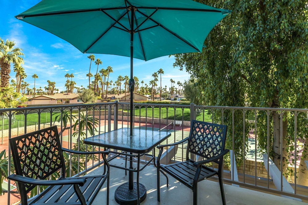 Stylish Condo With Panoramic View Community Pool