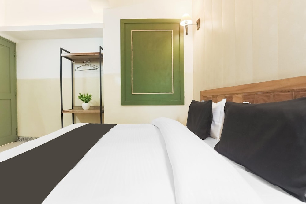 Cozy Stays Near Pacific Mall Rajpur Dehradun