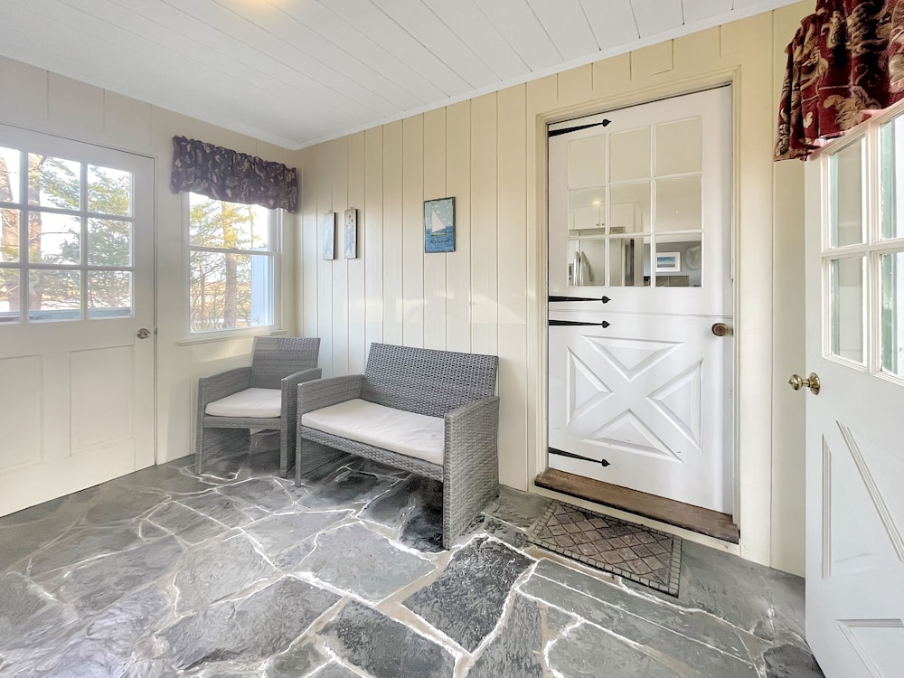 Footbridge Hideaway - Q967 A Spacious Home Very Near To The Fabulous Footbridge Beach Entrance 4 Bedroom Home by Redawning - Property Image 11