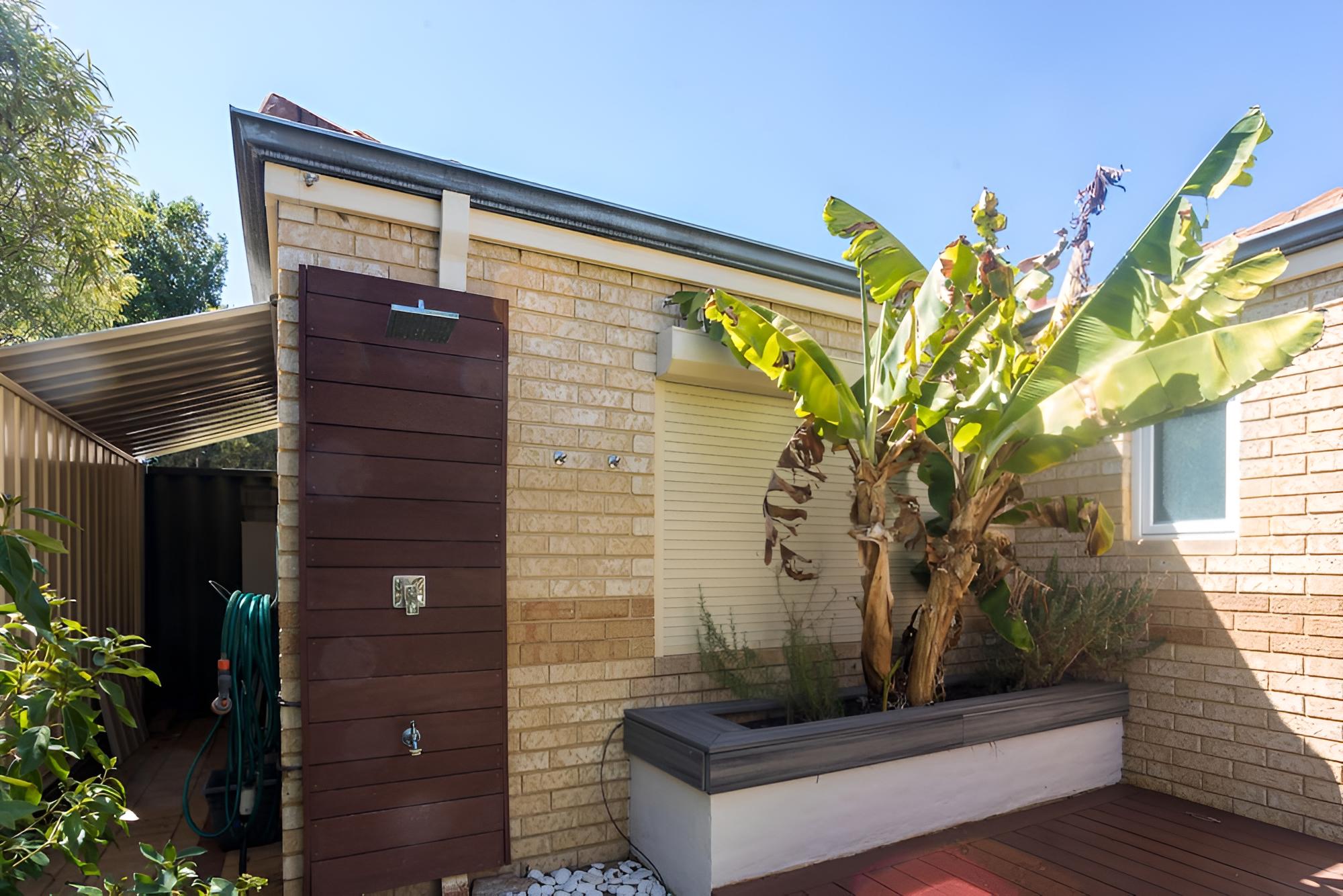 Comfortable 3 BDR Family Home With Patio