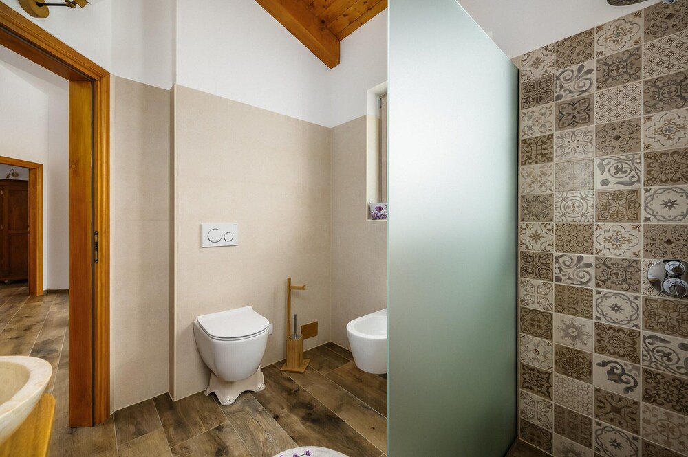 Villa in Srebrnici With Pool Near Marea Beach