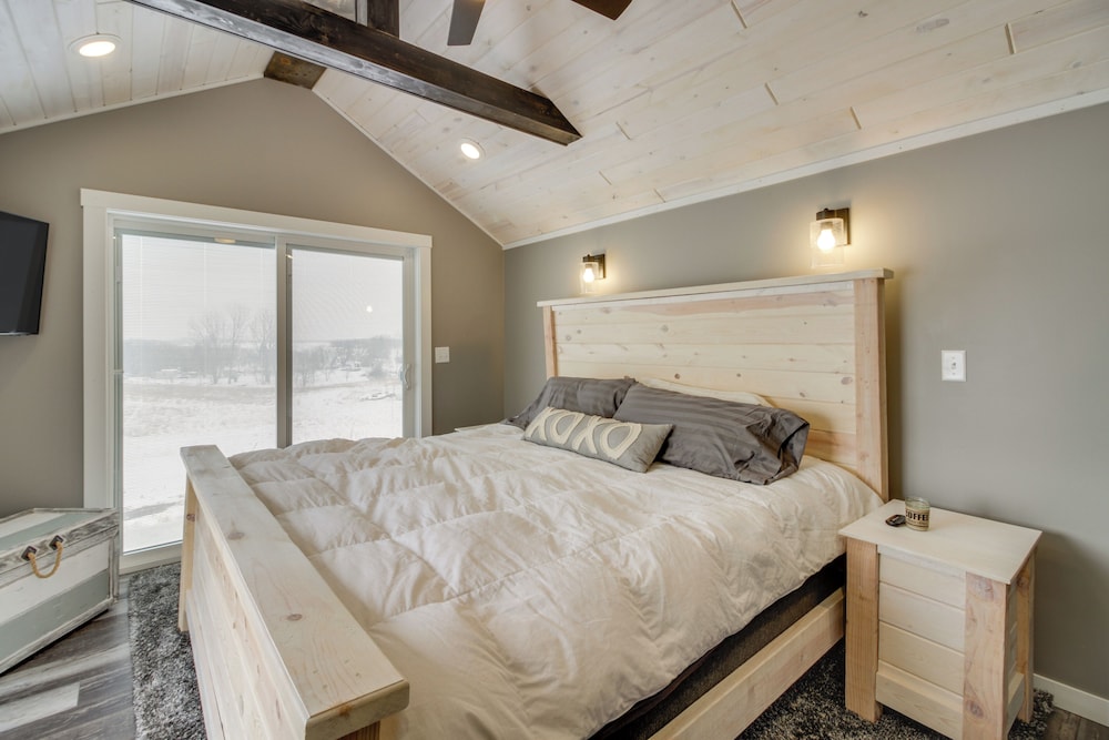 Pet-friendly Cabin w/ Lake Access & Patio in Dent